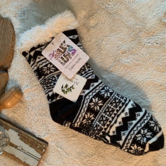 MUK LUKS fair isle jojoba oil fur cabin socks NWT